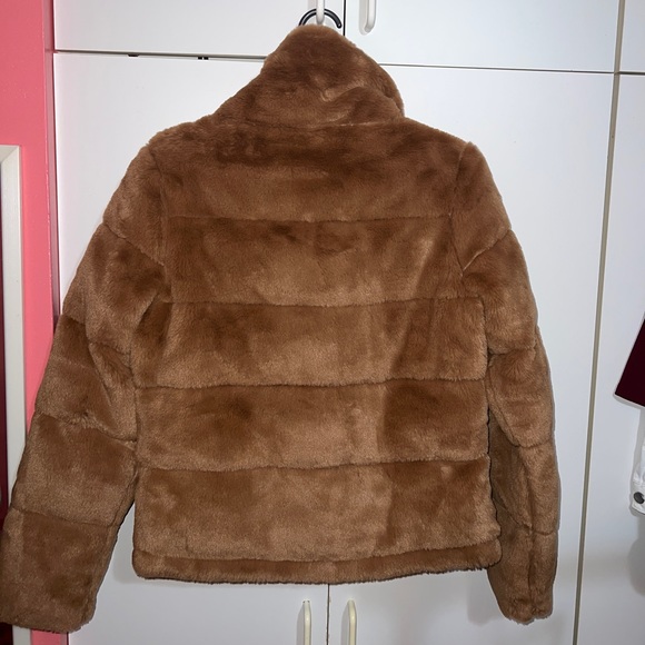 Abercrombie & Fitch: Mini Faux Fur Puffer Jacket. Size: Small. - Picture 5 of 6